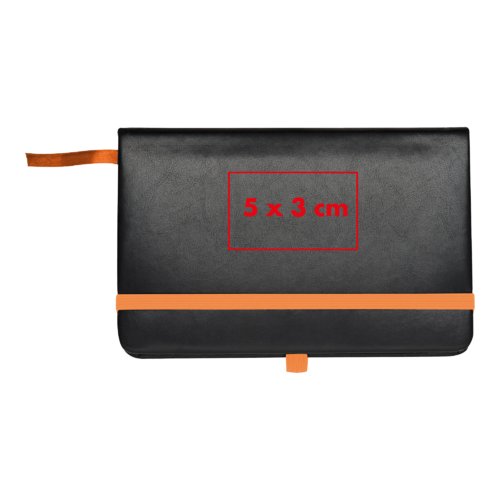 Svart anteckningsbok med elastisk band och bokmärke.